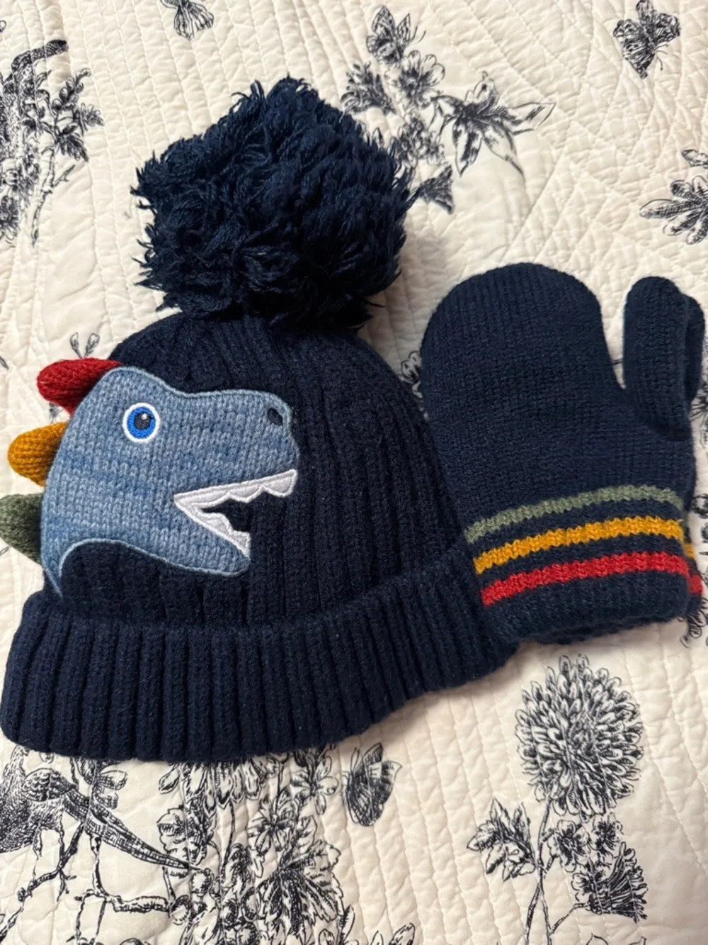 The Children’s Place beanie and mittens 12-24M Dinosaur